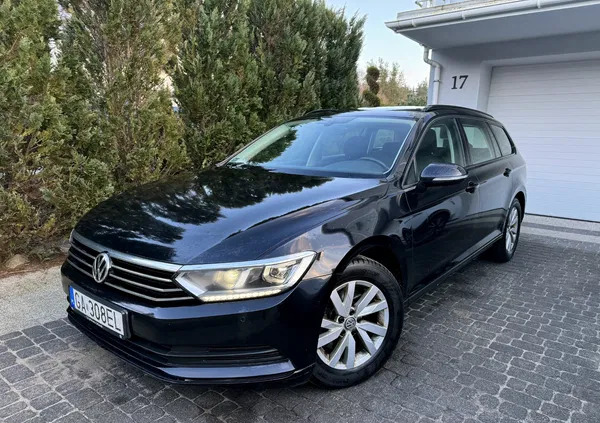 pomorskie Volkswagen Passat cena 52900 przebieg: 257000, rok produkcji 2018 z Gdynia